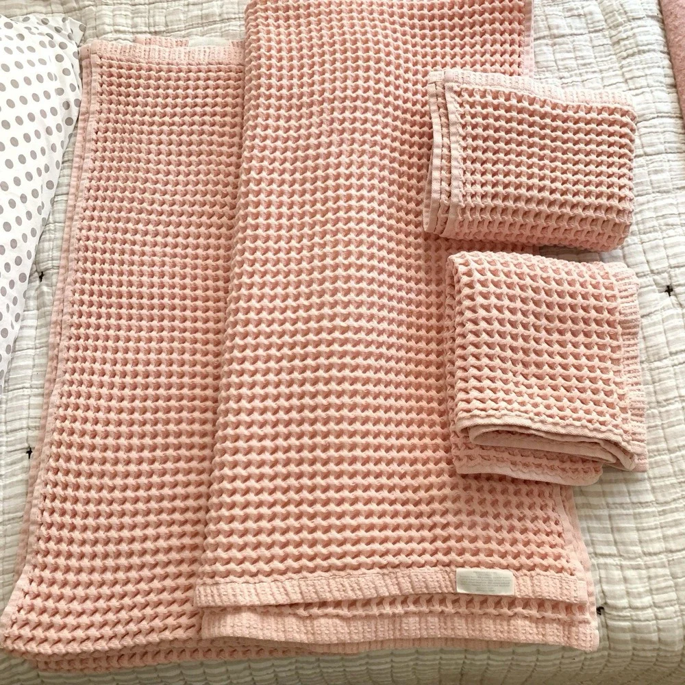 Lot 4 Casaluna Waffle 2 Bath Towels and 2 Hand Towels